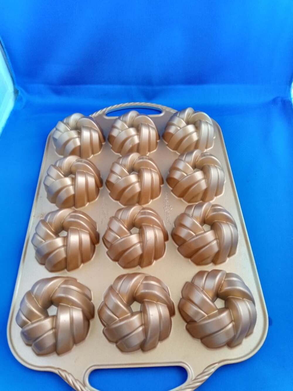 Nordic Ware 75th Anniversary BRAIDED MINI BUNDT Pan Gold - EUC madee in USA